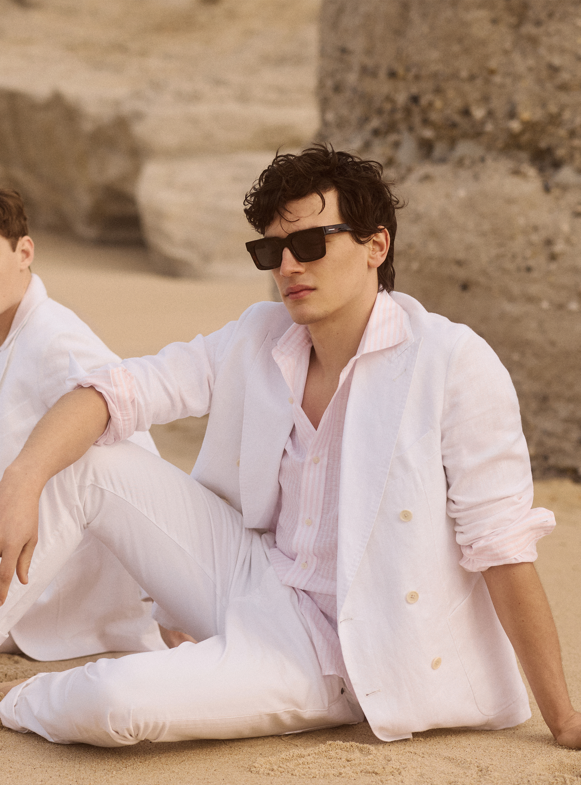 Natureleness of white linen, 